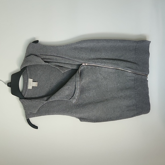 Ann Taylor Loft, Grey sweater vest, size Large - Picture 1 of 5